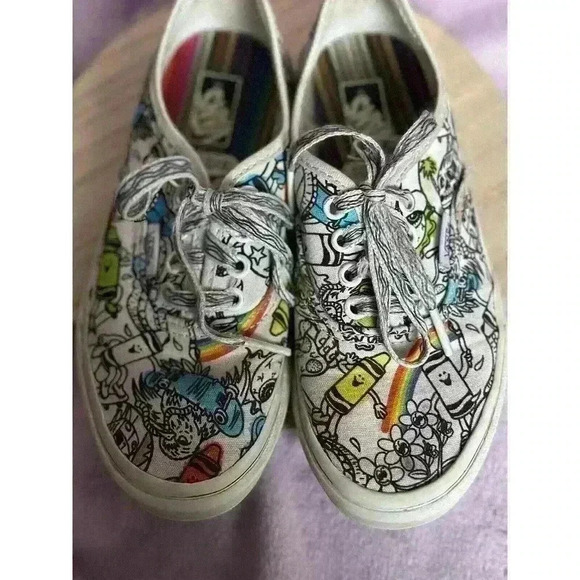 Vans Crayola "Off the Wall" Kids Size 2 Unisex Casual Sneaker B&W/Rainbow - Picture 4 of 8